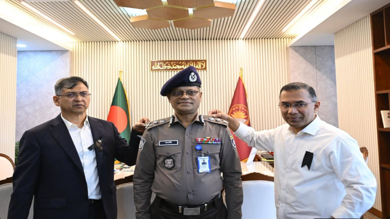 PM adorns new IGP Ali Hossain with rank badge