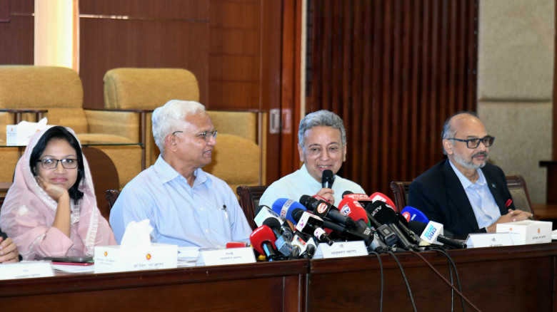 নারী প্রধানের নামে 'ফ্যামিলি কার্ড' প্রদানের যুগান্তকারী কর্মসূচী উদ্বোধন করবেন প্রধানমন্ত্রী ---- অ...