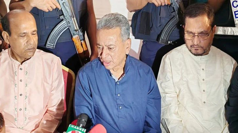 বৈশ্বিক চাপের মধ্যেও অর্থনীতি স্থিতিশীল রাখতে চেষ্টা করছে সরকার— অর্থমন্ত্রী আমীর খসরু মাহমুদ চৌধুরী...