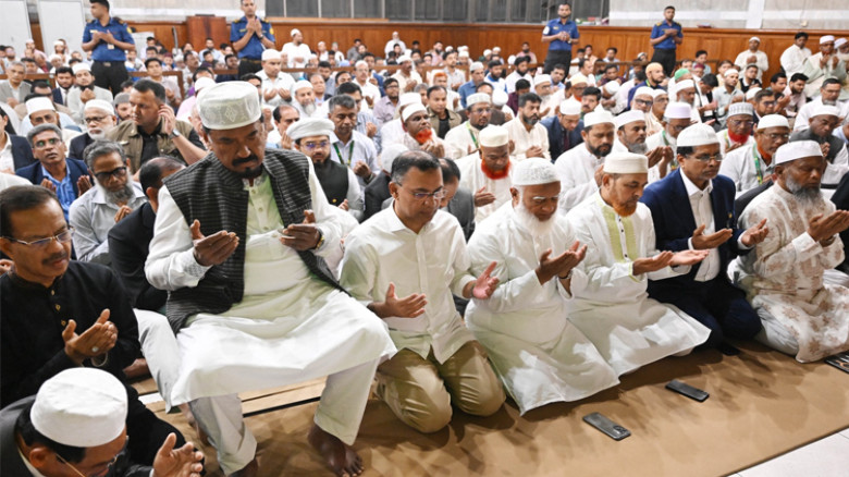 জাতীয় সংসদের স্পীকারের সহধর্মিণীর রূহের মাগফিরাত কামনায় মিলাদ ও দোয়া মাহফিল অনুষ্ঠিত