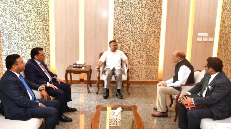 প্রধানমন্ত্রী তারেক রহমানের সঙ্গে সৌজন্য সাক্ষাৎ করেছেন বাংলাদেশে নিযুক্ত ভারতীয় হাইকমিশনার দীনেশ ত্রিবেদী