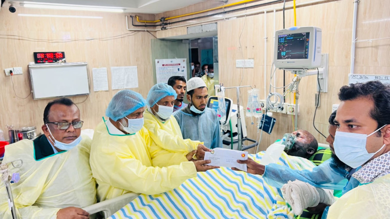 আশুলিয়া অগ্নিকাণ্ডে হতাহতদের পাশে সরকার: পরিদর্শনে হাসপাতালে এলজিআরডি মন্ত্রী...