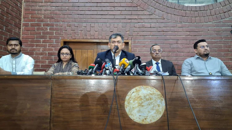 বিভিন্ন শ্রেণি-পেশার মানুষের মতামত নেওয়ার পর সংবিধান বিশেষজ্ঞদের পরামর্শ নিয়ে একটি প্রতিবেদন প্রণয়ন ...